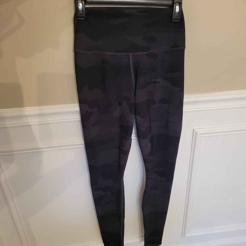 Alo High waist full length gray/black camo legging - size M